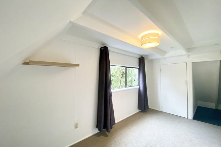 Photo of property in 1/47 Valley View Road, Glenfield, Auckland, 0629