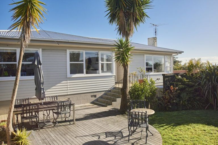 Photo of property in 1/268 Sunset Road, Windsor Park, Auckland, 0632