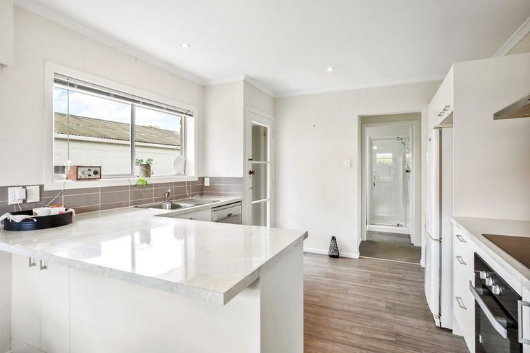 Photo of property in 27 Howden Road, Fairfield, Hamilton, 3214