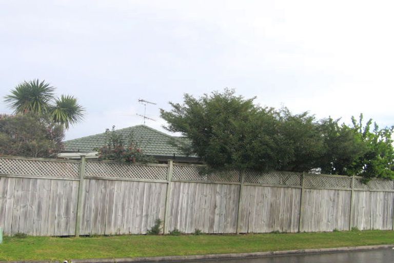 Photo of property in 1 Lutana Place, Burswood, Auckland, 2013