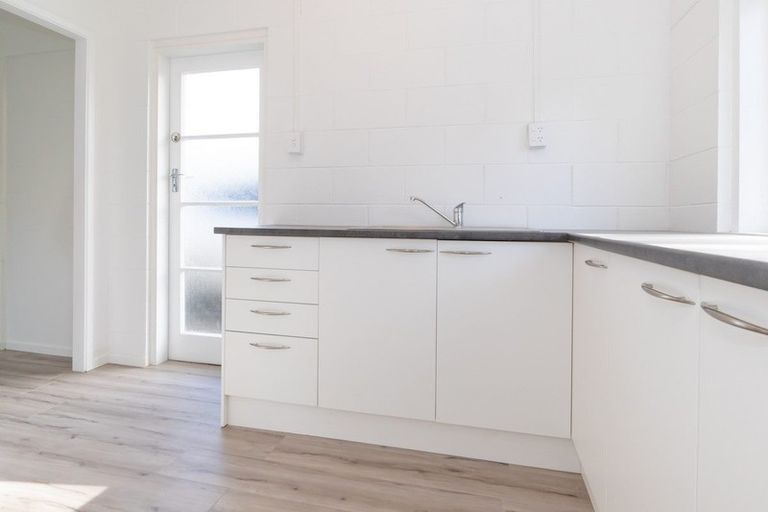 Photo of property in 34 Hellyers Street, Birkdale, Auckland, 0626