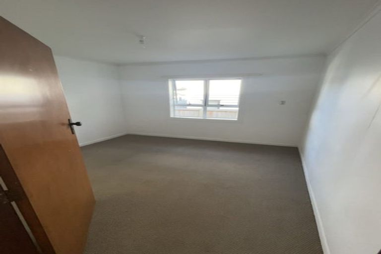 Photo of property in 174 Onewa Road, Northcote, Auckland, 0626