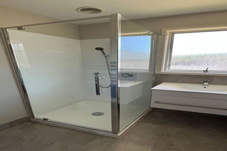 Photo of property in 7 Lavery Place, Sunnynook, Auckland, 0632