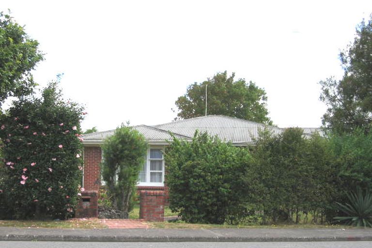 Photo of property in 35 Avonleigh Road, Green Bay, Auckland, 0604
