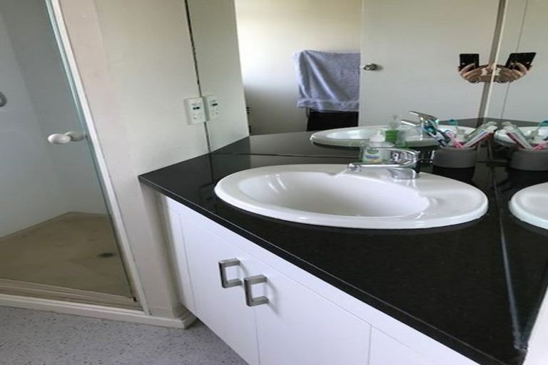 Photo of property in 2/80 Seaview Road, Castor Bay, Auckland, 0620