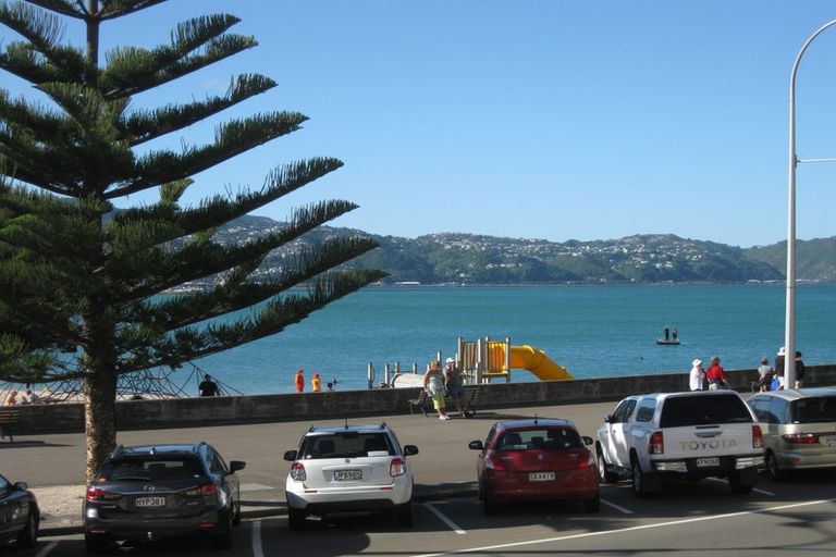 Photo of property in 158 Oriental Parade, Oriental Bay, Wellington, 6011