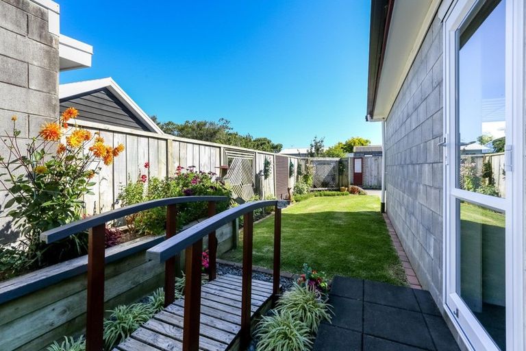 Photo of property in 2/3 Tainui Street, Welbourn, New Plymouth, 4312
