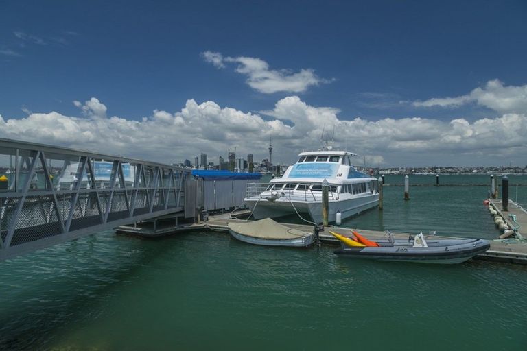 Photo of property in 2/102 Beresford Street, Bayswater, Auckland, 0622