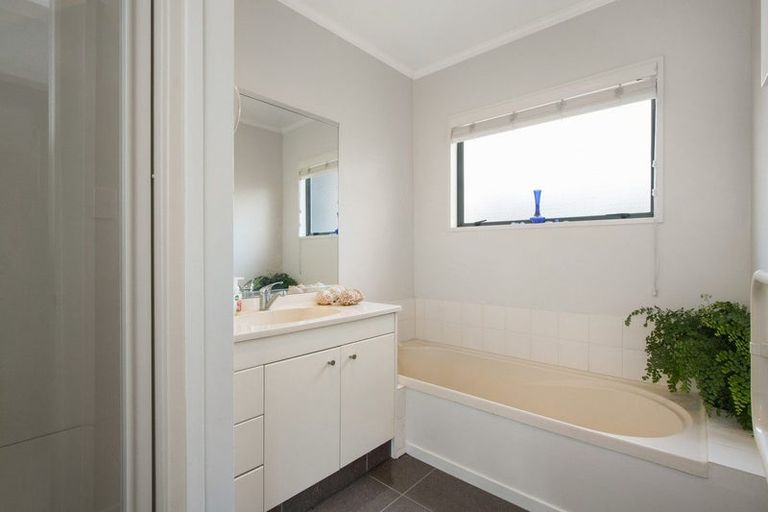 Photo of property in 62 Links View Drive, Omokoroa, 3114