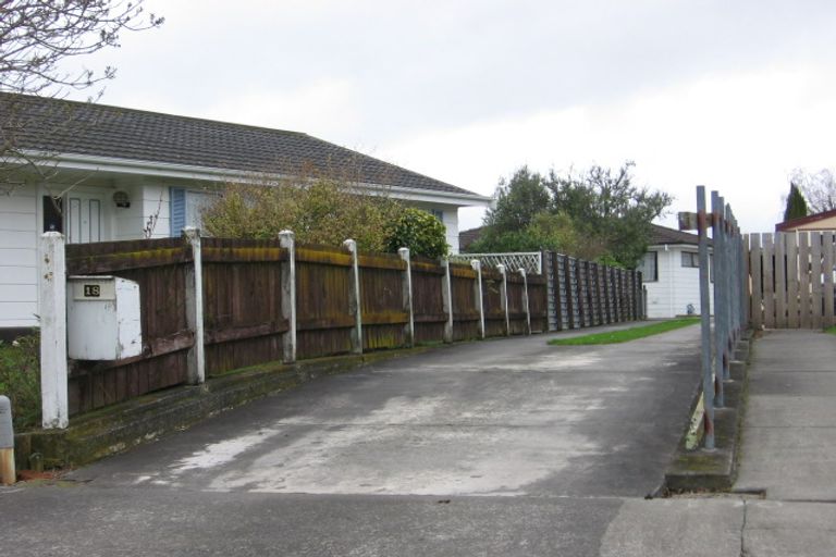 Photo of property in 18 Lyndale Place, Kelvin Grove, Palmerston North, 4414