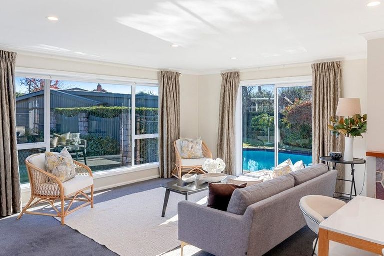 Photo of property in 17 Ilfracombe Place, Burnside, Christchurch, 8053