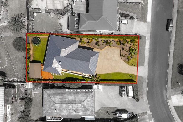 Photo of property in 13 Hume Drive, Hillcrest, Auckland, 0627