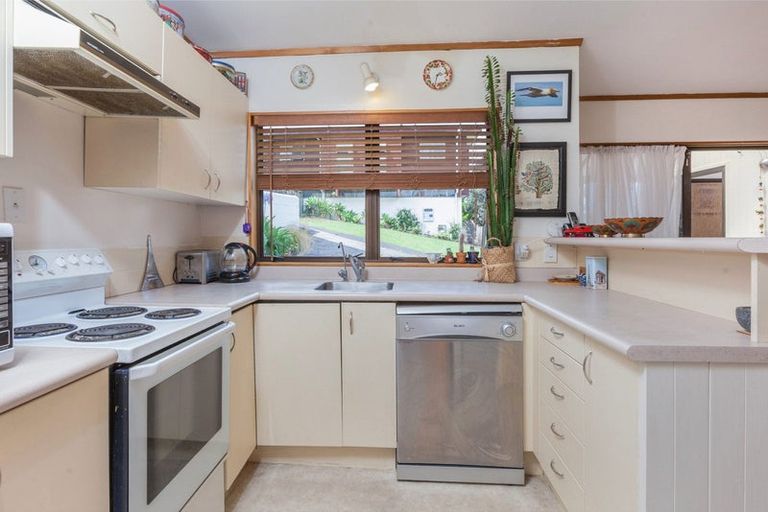 Photo of property in 2/99 Glamorgan Drive, Torbay, Auckland, 0630