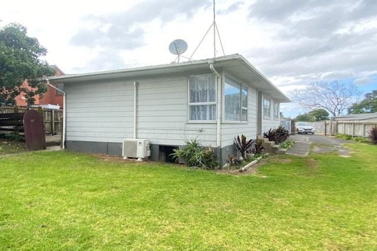 Photo of property in 28 Aarts Avenue, Manurewa, Auckland, 2102