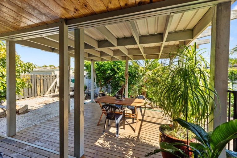 Photo of property in 38 Endeavour Avenue, Welcome Bay, Tauranga, 3112