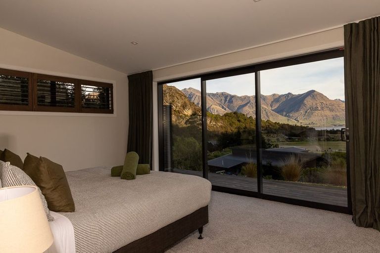Photo of property in 18 Lookout Drive, Mount Creighton, Queenstown, 9371