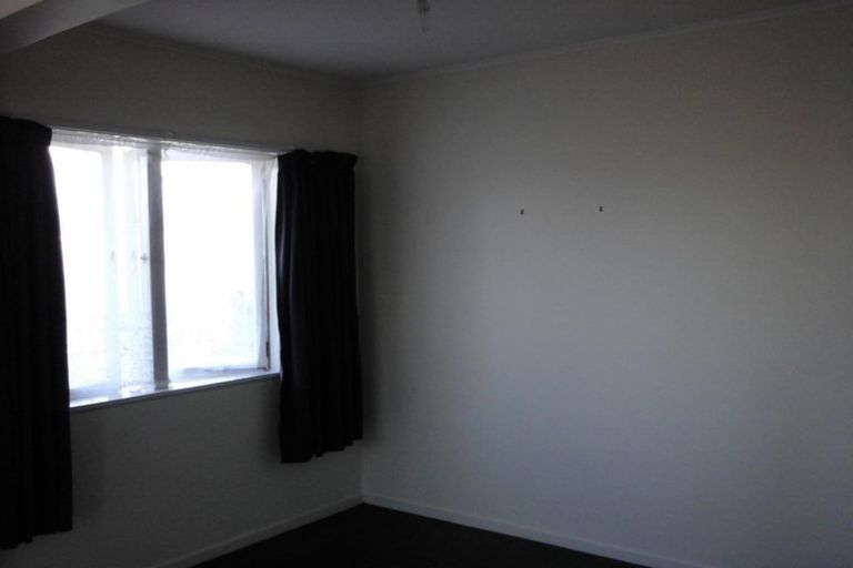 Photo of property in 14 Harmel Road, Glendene, Auckland, 0602