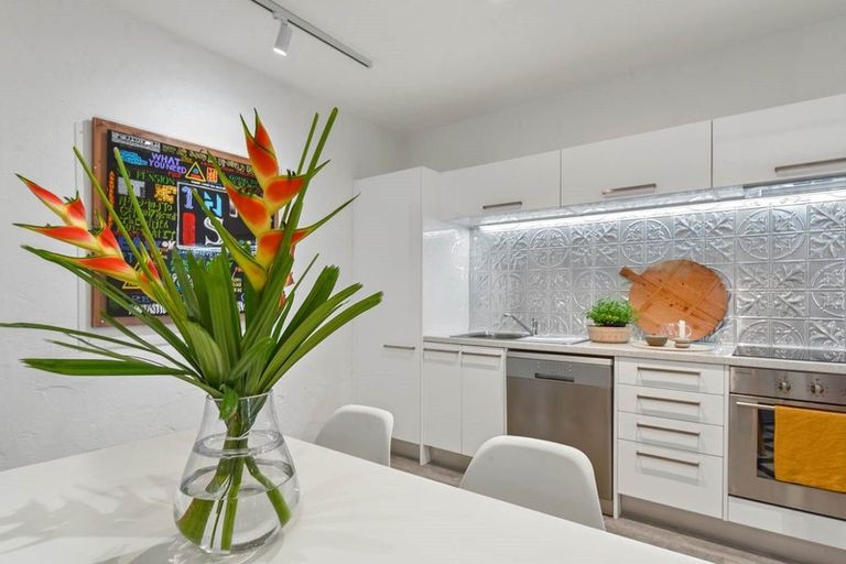 Photo of property in 2/25a Lake Road, Devonport, Auckland, 0624