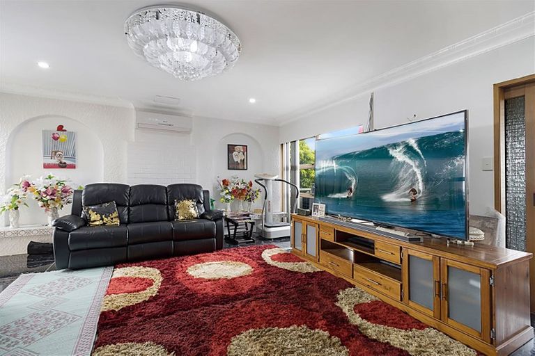 Photo of property in 4184 Great North Road, Glendene, Auckland, 0602