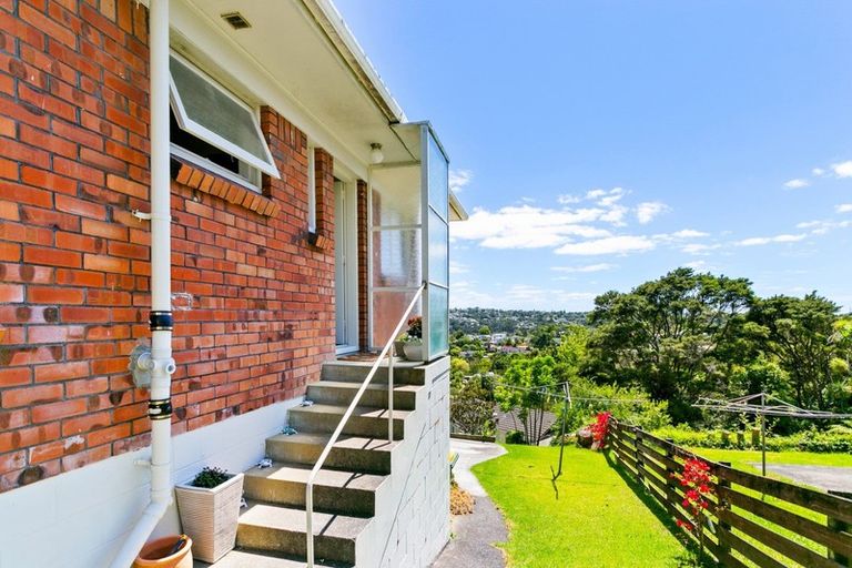 Photo of property in 2/23 Seaview Road, Glenfield, Auckland, 0629