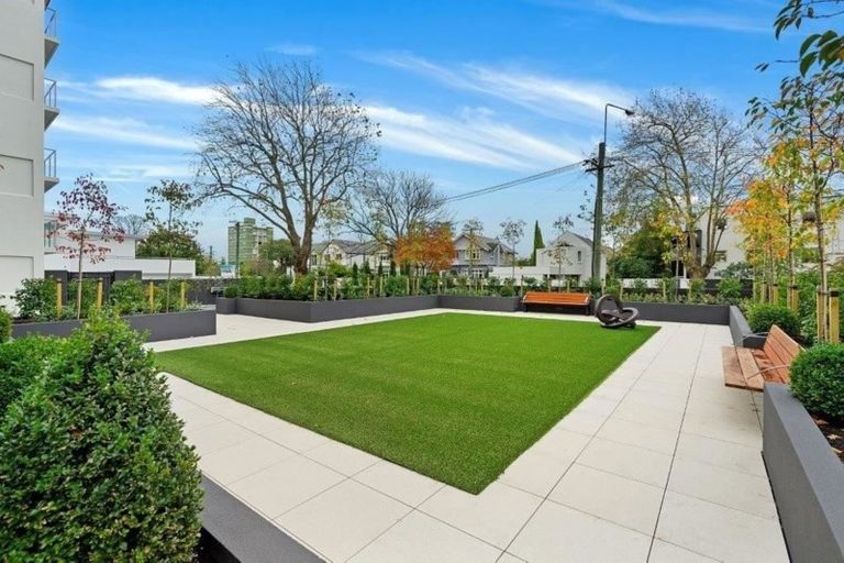 Photo of property in 2/18 Carlton Mill Road, Merivale, Christchurch, 8014