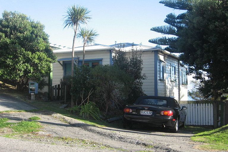Photo of property in 86 Ames Street, Paekakariki, 5034