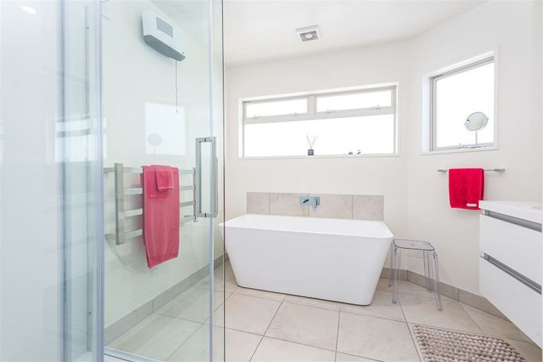 Photo of property in 45a Marama Crescent, Mount Pleasant, Christchurch, 8081