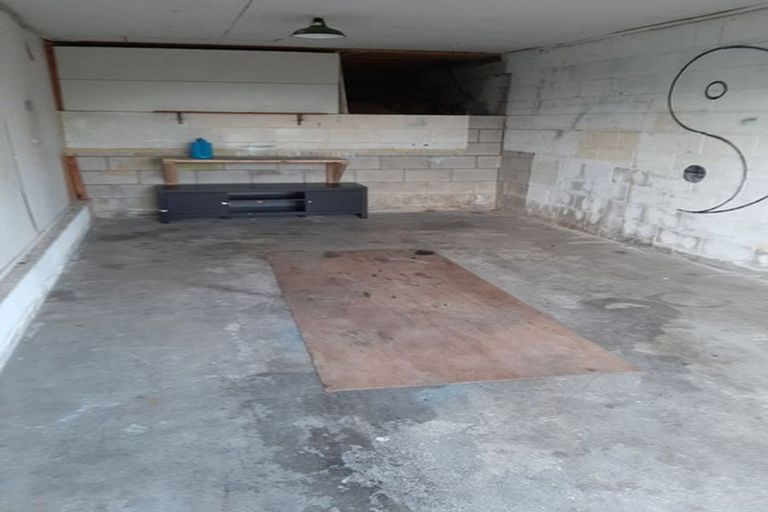 Photo of property in 1/3 Finn Place, Totara Vale, Auckland, 0629