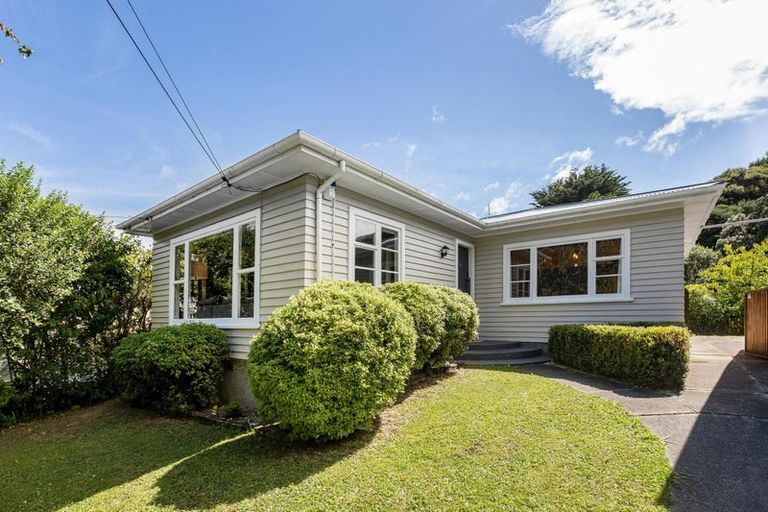 Photo of property in 17 Kiriwai Road, Paremata, Porirua, 5024