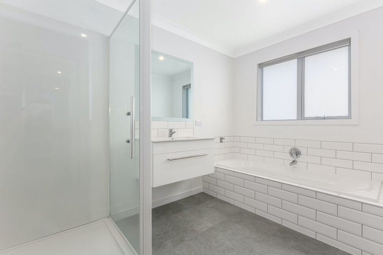 Photo of property in 14 Canary Way, Whitby, Porirua, 5024