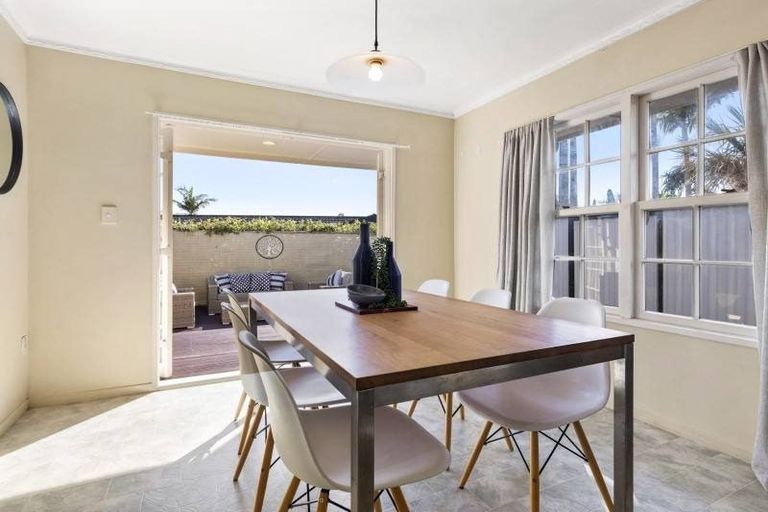 Photo of property in 11 Fielding Crescent, Farm Cove, Auckland, 2012