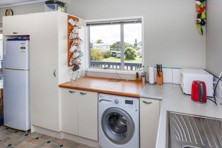 Photo of property in 15 Hicks Place, Cooks Beach, Whitianga, 3591