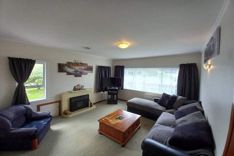 Photo of property in 27 Whaka Street, Maungaturoto, 0520
