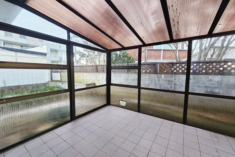 Photo of property in 22 Rangitane Street, Maupuia, Wellington, 6022