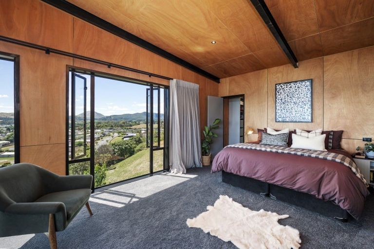 Photo of property in 35 Peregrine Place, Kinloch, Taupo, 3377