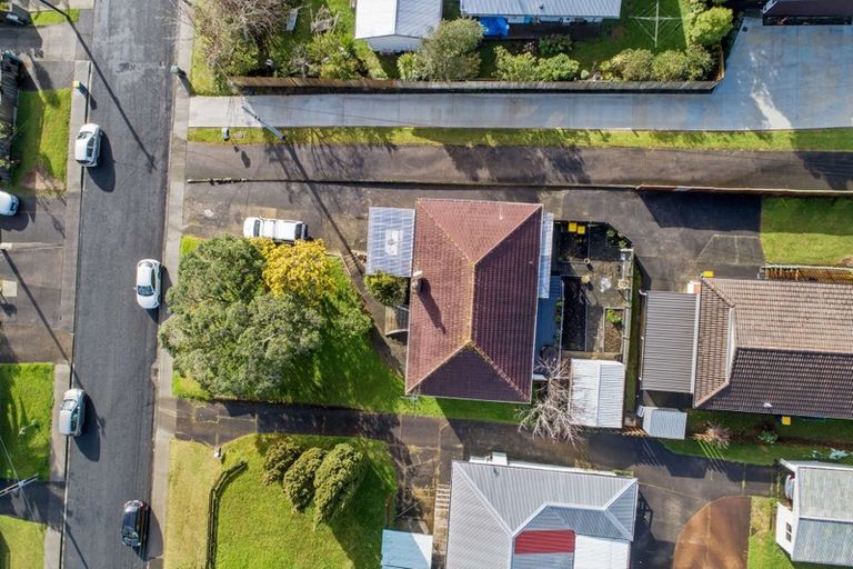 Photo of property in 1/10 Bishop Street, Green Bay, Auckland, 0604