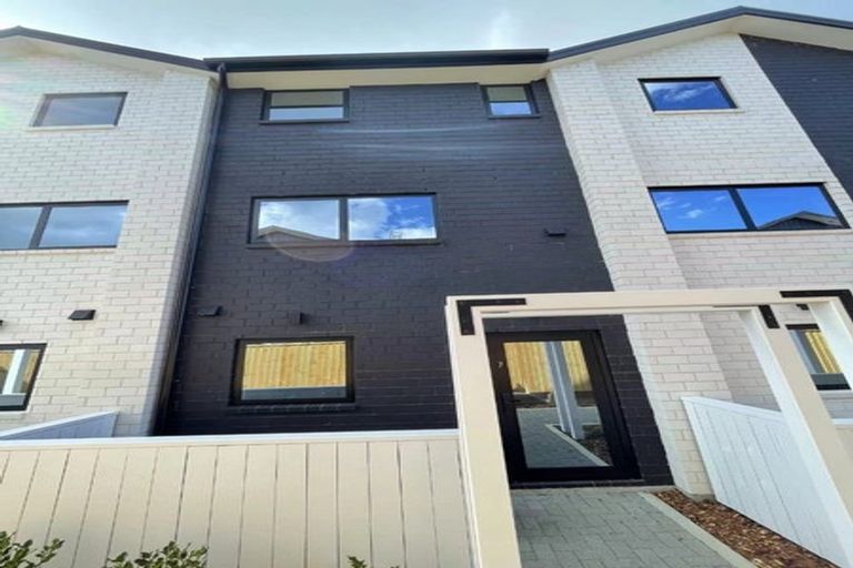 Photo of property in 7/14 Wilsher Crescent, Henderson, Auckland, 0612