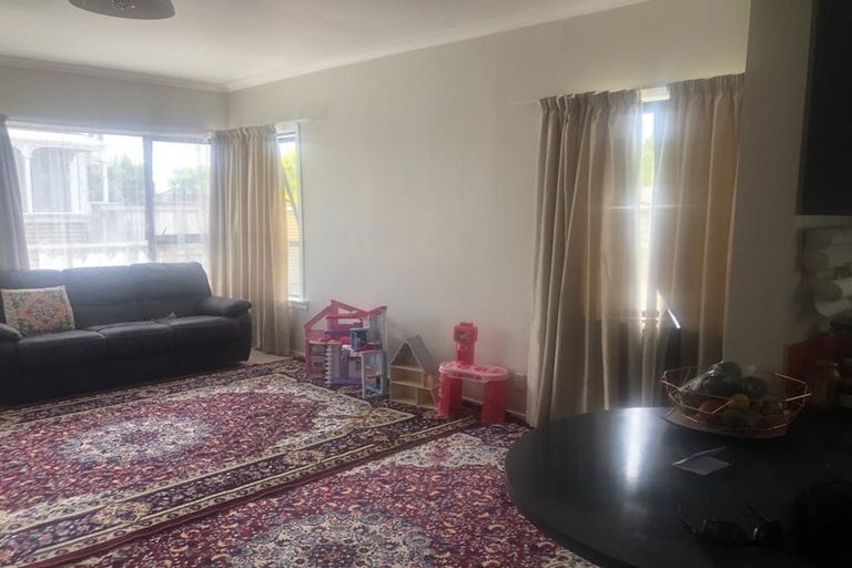 Photo of property in 102 Mangorei Road, Merrilands, New Plymouth, 4312