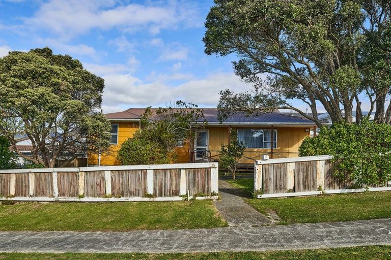 Photo of property in 29 Sombrero View, Ascot Park, Porirua, 5024