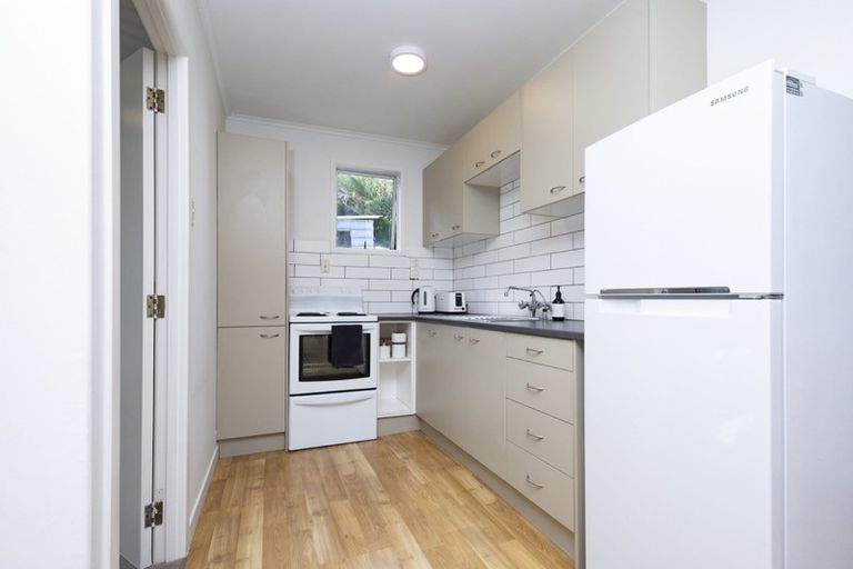 Photo of property in 98 Seaview Road, Piha, New Lynn, 0772