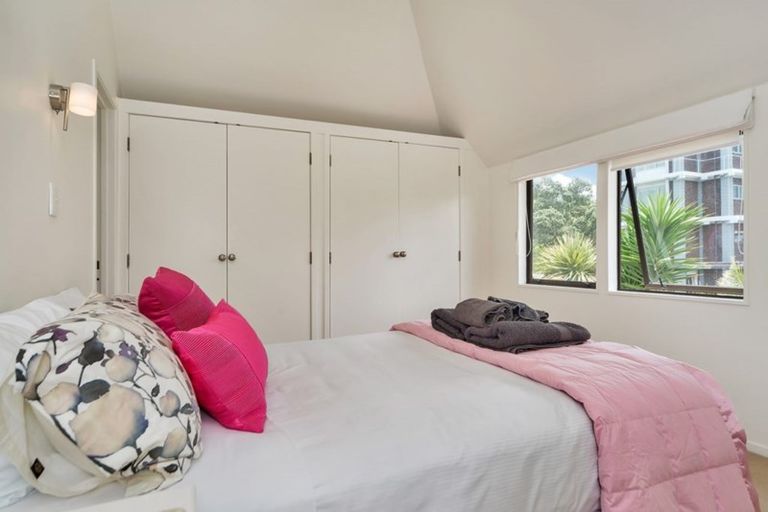 Photo of property in 7b Atkin Avenue, Mission Bay, Auckland, 1071