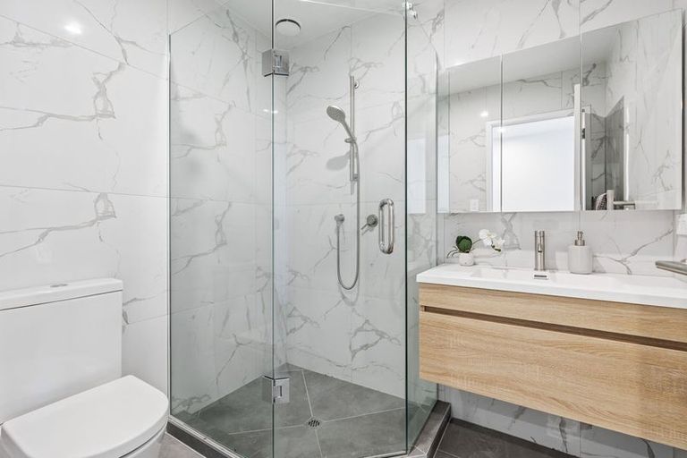 Photo of property in 4/21 Divich Avenue, Te Atatu South, Auckland, 0610