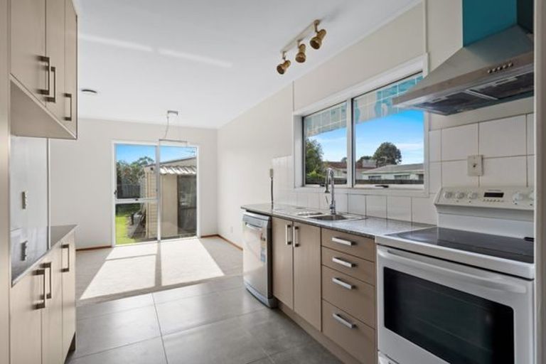 Photo of property in 19 Casuarina Road, Half Moon Bay, Auckland, 2012