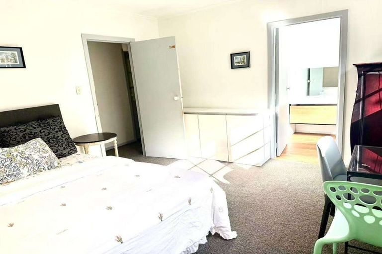 Photo of property in 50 Peter Terrace, Castor Bay, Auckland, 0620