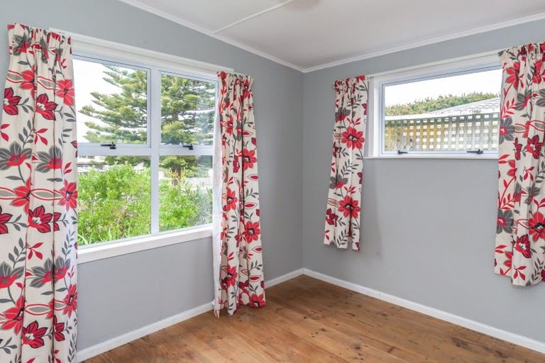 Photo of property in 24 Hunia Terrace, Himatangi Beach, Foxton, 4891