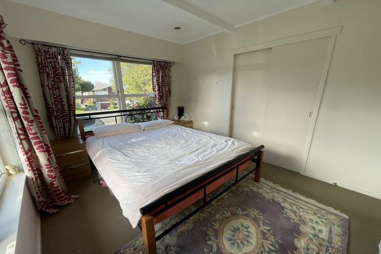 Photo of property in 1/34 Ayton Drive, Totara Vale, Auckland, 0629