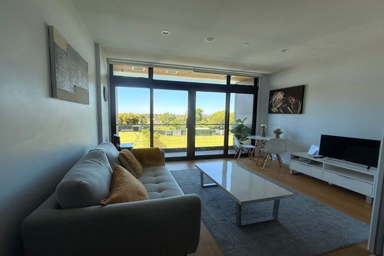 Photo of property in Frank Sargeson Apts, 105/74 Anzac Street, Takapuna, Auckland, 0622
