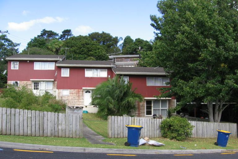 Photo of property in 1/2 Vonnell Place, Birkdale, Auckland, 0626