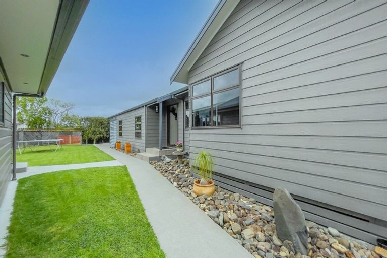 Photo of property in 17 Miller Place, Ngatea, 3503