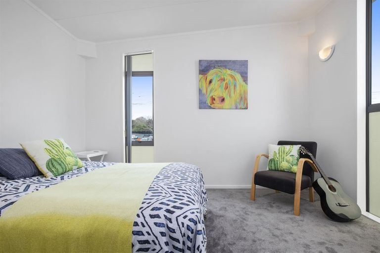 Photo of property in 2b Racecourse Road, Waiuku, 2123